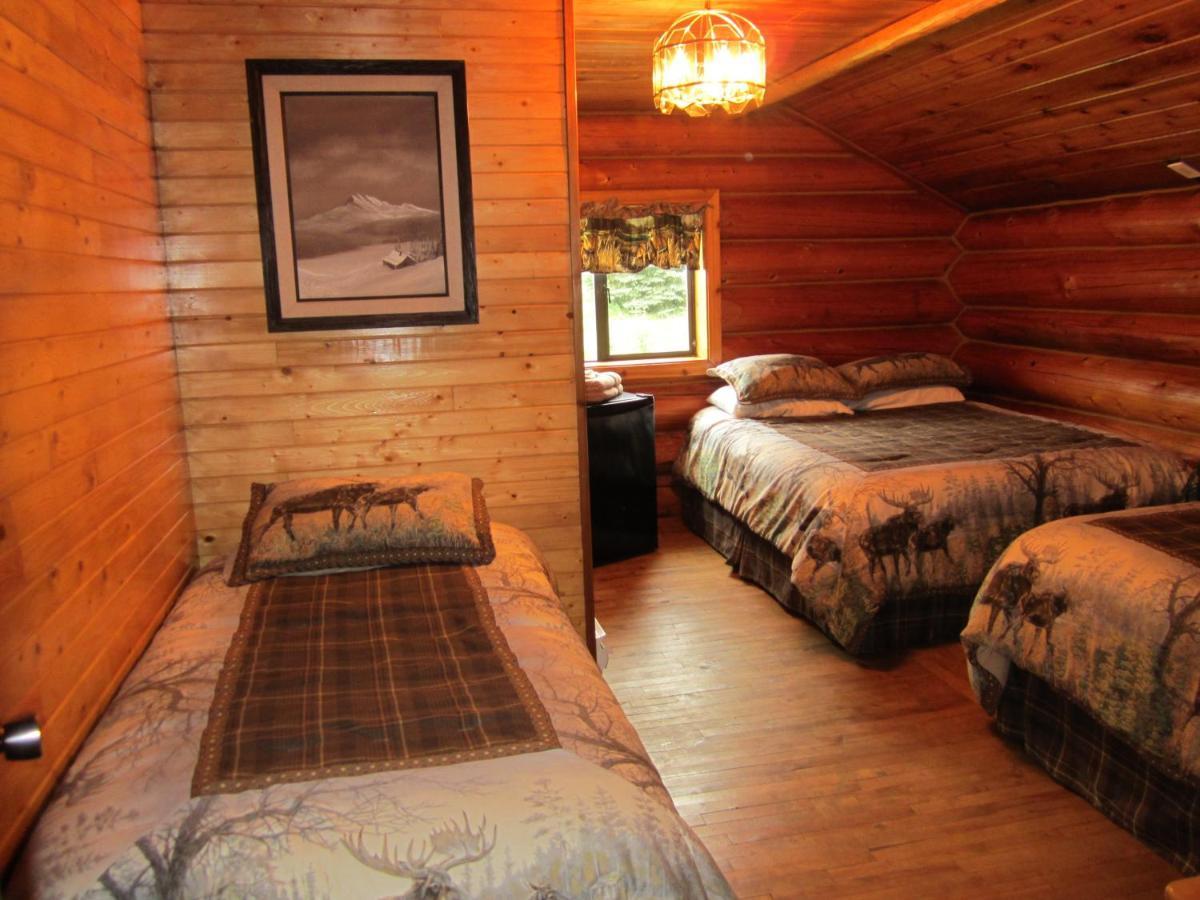 Summit River Lodge & Campsites Вейлмаунт Экстерьер фото